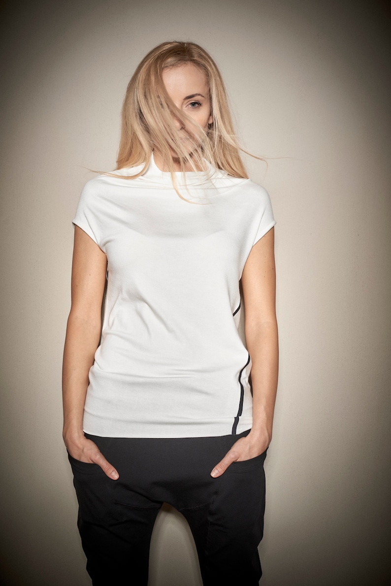 Minimalist Off-White Top Short Sleeved Top Women/'s Off-White Blouse Casual Top Asymmetrical Top by AryaSense 1PPWASS14