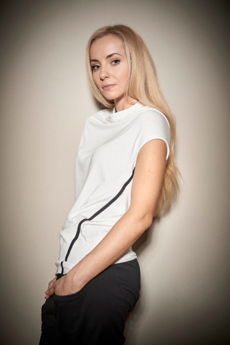 Minimalist Off-White Top Short Sleeved Top Women/'s Off-White Blouse Casual Top Asymmetrical Top by AryaSense 1PPWASS14