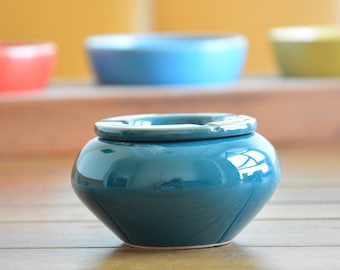 Posacenere in ceramica blu mare scuro: design berbero marocchino, coperchio rimovibile, riduzione dell'odore di fumo.