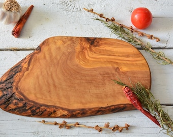 Charcuterie Board aus Olivenholz: Rustikales handgemachtes Design, einzigartige Maserung, lebensmittelechtes Tablett