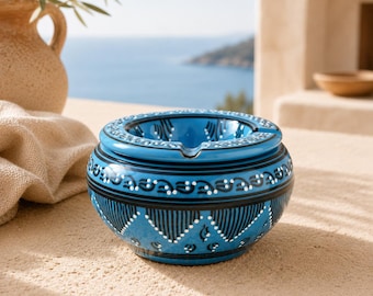 Posacenere in ceramica blu: arte ceramica berbera turchese, stile rustico, coperchio rimovibile.