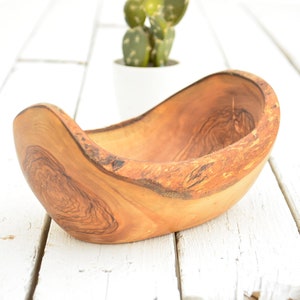 Rustic Serving Bowl 9.6 X 6.1 X 4.3 Inch, Hand carved Boat Shaped Salad Fruits Bowl #01