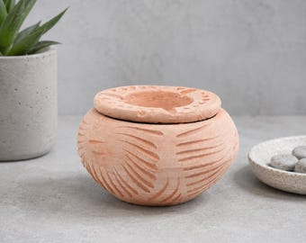 Posacenere marocchino fatto a mano, in ceramica con motivi berberi, con coperchio rimovibile (piccolo/medio)