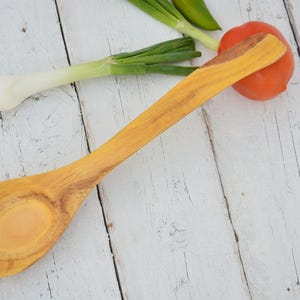 Extra großer Eukalyptusholzlöffel: Rustikales Küchenutensil, Naturfinish