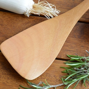 Handmade Eucalyptus Wood Spatula: Sharp Edge Kitchen Utensil