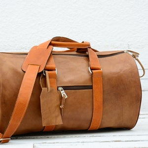 Lichtbruine leren plunjetas: weekendbagage in vintagestijl