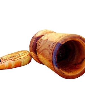 Mortier et pilon en bois d&#39;olivier sculptés à la main : décoration de cuisine rustique