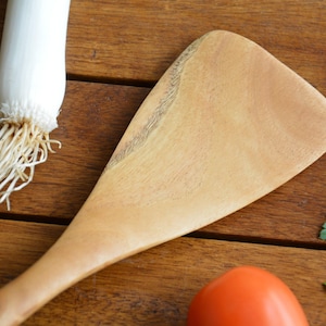 Handmade Eucalyptus Wood Spatula: Sharp Edge Kitchen Utensil