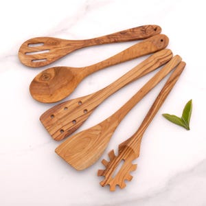 Olive Wood 5-Piece Kitchen Utensil Set - Handcrafted Spoons, Spatulas, and Spaghetti Spoon