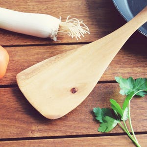 Handmade Eucalyptus Wood Spatula: Sharp Edge Kitchen Utensil