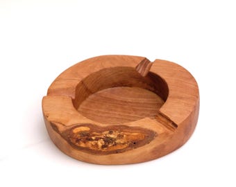 Hand Carved Olive Wood Ashtray – Rustic Honey Grain Table Decor