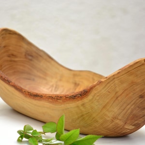 Handcrafted Olive Wood Fruit Bowl: Rustic Kitchen Decor, 12-Inch