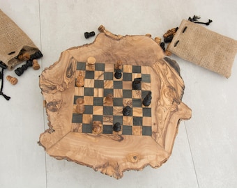 Schaakspel van olijfhout: rustieke natuurlijke randen, stukken (28 cm)