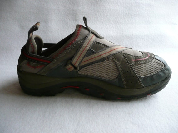 womens water shoes size 8