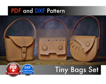 Könnte beinhalten: Drei beigefarbene Ledertaschen mit Griffen, darunter eine mit Schnalle, eine mit Metallnieten und kreisförmigen Akzenten sowie eine mit stilisiertem Augendesign. Das Bild enthält den Text PDF and DXF Pattern und Tiny Bags Set.