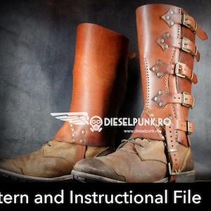 Puede incluir: Un par de polainas de cuero marr&oacute;n con cuatro correas ajustables con hebillas de tono lat&oacute;n y remaches met&aacute;licos decorativos. Las polainas se usan sobre botas de lona beige. La imagen incluye el texto DIESELPUNK.RO y PDF DOWNLOAD.