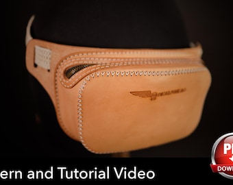 Könnte beinhalten: Eine beigefarbene Bauchtasche aus Leder mit sichtbaren weißen Nähten an den Rändern, einem Hauptfach mit Reißverschluss und einem kleinen geprägten geflügelten Logo auf der Vorderseite. Der Text Pattern and Tutorial Video steht unter der Tasche.
