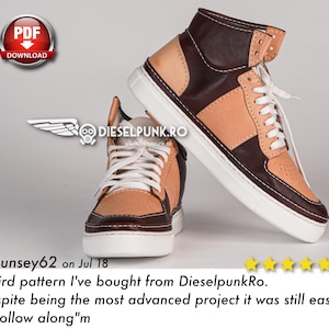 Puede incluir: Un par de zapatillas de deporte de ca&ntilde;a alta de cuero marr&oacute;n y beige con cordones blancos. Las zapatillas tienen una suela blanca y un ribete de cuero marr&oacute;n alrededor de la parte superior del zapato. El texto "DIESELPUNK.RO" es visible en el lateral del zapato.