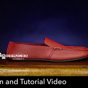Pu&ograve; includere: Un mocassino in pelle rossa con una cucitura sulla punta. La scarpa &egrave; su una superficie di legno. Il testo "DIESELPUNK.RO" &egrave; visibile sulla scarpa. Il testo "Pattern and Tutorial Video" &egrave; visibile sotto la scarpa. Il testo "PDF DOWNLOAD" &egrave; visibile nell'angolo in basso a destra dell'immagine.