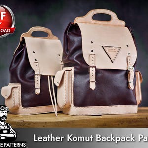Peut inclure: Deux sacs à dos en cuir de tailles différentes, dotés d'un corps texturé bordeaux foncé avec des rabats, des poches latérales et des poignées supérieures en cuir beige clair. Le rabat avant comprend un écusson triangulaire et des boucles.