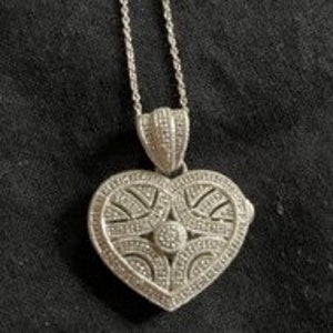 Vintage locket image 1