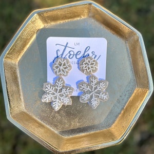Snowflake Beaded Earrings || Holiday Earrings || Pop of Color || Merry Christmas || Cheers || Happy Holidays || Winter Wonderland