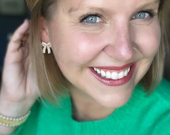 Paisley Pearl Bow Studs || Happy Holidays || Pearl Earrings || Merry Christmas || Holiday Bow Earrings