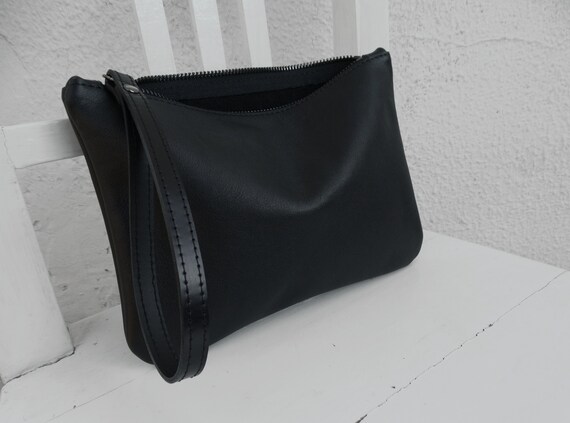 black wristlet clutch