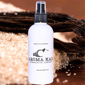Spray corporal en bruma con aroma a vainilla y azúcar morena, sin crueldad animal, vegano y sin alcohol.