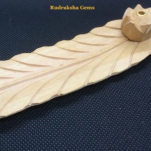 Wierookstokjeshouder met de hand gesneden uit hout (joss stick houder, wierookbrander, asvanger), Houten wierookstokjeshouder - met de hand gesneden