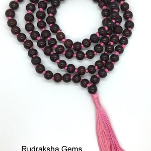 Chapelet mala fait main en palissandre rouge 108 perles beau mala à pampilles pampilles longues colorées et noeuds perles de 8 mm méditation yoga hindou mala japa Pink