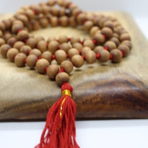 Chapelet mala en bois de santal 6 mm 8 mm 108, collier japa mala en bois de santal, collier pour homme, perle en bois, perles de prière tibétaines bouddhistes de méditation hindoue 8 mm