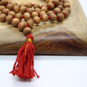 Chapelet mala en bois de santal 6 mm 8 mm 108, collier japa mala en bois de santal, collier pour homme, perle en bois, perles de prière tibétaines bouddhistes de méditation hindoue image 10