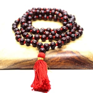 Rosario hecho a mano de palisandro rojo Mala 108+1 cuentas - Hermosa borla 8 mm tamaño de cuenta Hindu Yoga Mediación japa mala- 108 cuentas mala - Mala anudada