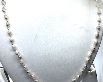 Collar con semillas de Krishna de Tulasi - Gargantilla de Tulsi - Collar Kanthi con semillas de albahaca sagrada de Tulsi - Collar de Tulsi con tapa de plata - Mala envuelto en alambre