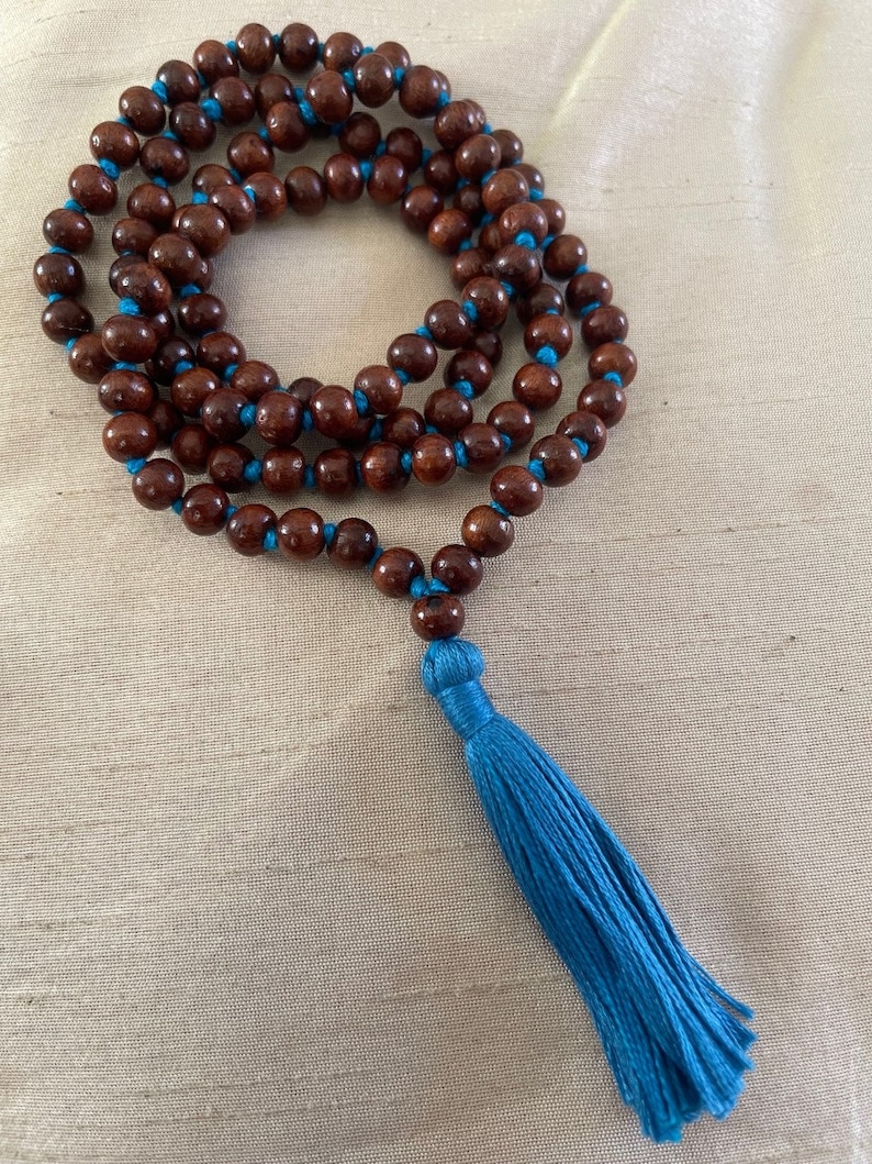 Chapelet mala fait main en palissandre rouge 108 perles beau mala à pampilles pampilles longues colorées et noeuds perles de 8 mm méditation yoga hindou mala japa Turquoise