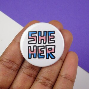 She/Her Pronouns Button Badge - Trans Pride Illustration 38mm/58mm