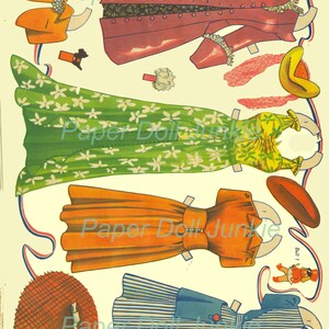 Peut inclure: Un ensemble de poup&eacute;es en papier vintage repr&eacute;sentant une femme avec une vari&eacute;t&eacute; de tenues, dont une robe &agrave; fleurs vertes, une robe orange, une robe &agrave; rayures bleues et blanches et un manteau rose. L'ensemble comprend &eacute;galement des accessoires comme des chapeaux et un sac &agrave; main.