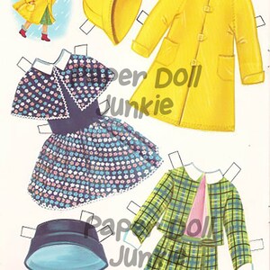 Puede incluir: Un conjunto de mu&ntilde;eca de papel con una variedad de atuendos, que incluyen un impermeable amarillo, un vestido azul con estampado floral, una falda y una chaqueta a cuadros, un sombrero azul y guantes rosas.
