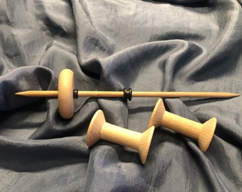 Hand spindle, 25 cm, 17 g, beech wood, with two spools of 13 g each
