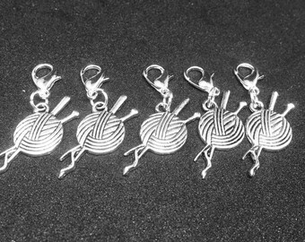 Ball of wool with knitting needles - set of 5 - stitch markers