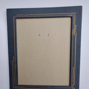 Marco de fotos de sobremesa, cartón, estilo art déco, diseño en azul oscuro y dorado, mediados de siglo (desplácese hacia abajo para ver la descripción completa)