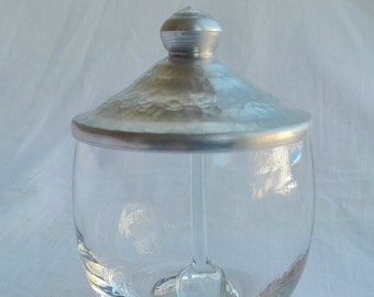 Pot à condiments avec cuillère en verre, couvercle en aluminium martelé vintage - Faites défiler vers le bas pour plus d'informations