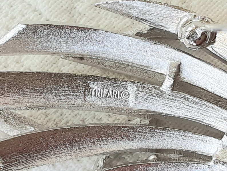 Trifari Signed Brooch Silver Tone Blades of Grass Seaweed Pin Textured /& Shiny Vintage