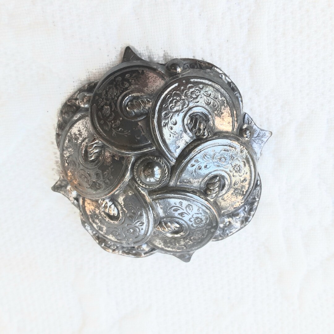 Broche Ancienne Dôme – Cristaux Verts Et Améthystes – Parure De Bijou Vintage