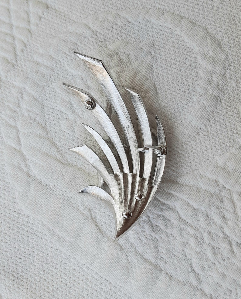 Trifari Signed Brooch Silver Tone Blades of Grass Seaweed Pin Textured /& Shiny Vintage