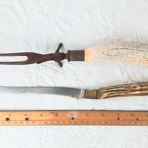 Schnitzset, echtes Horn, viktorianisch, nicht zusammenpassend Messer und Gabel, mit Rost und Patina - bitte nach unten blättern für volle Beschreibung