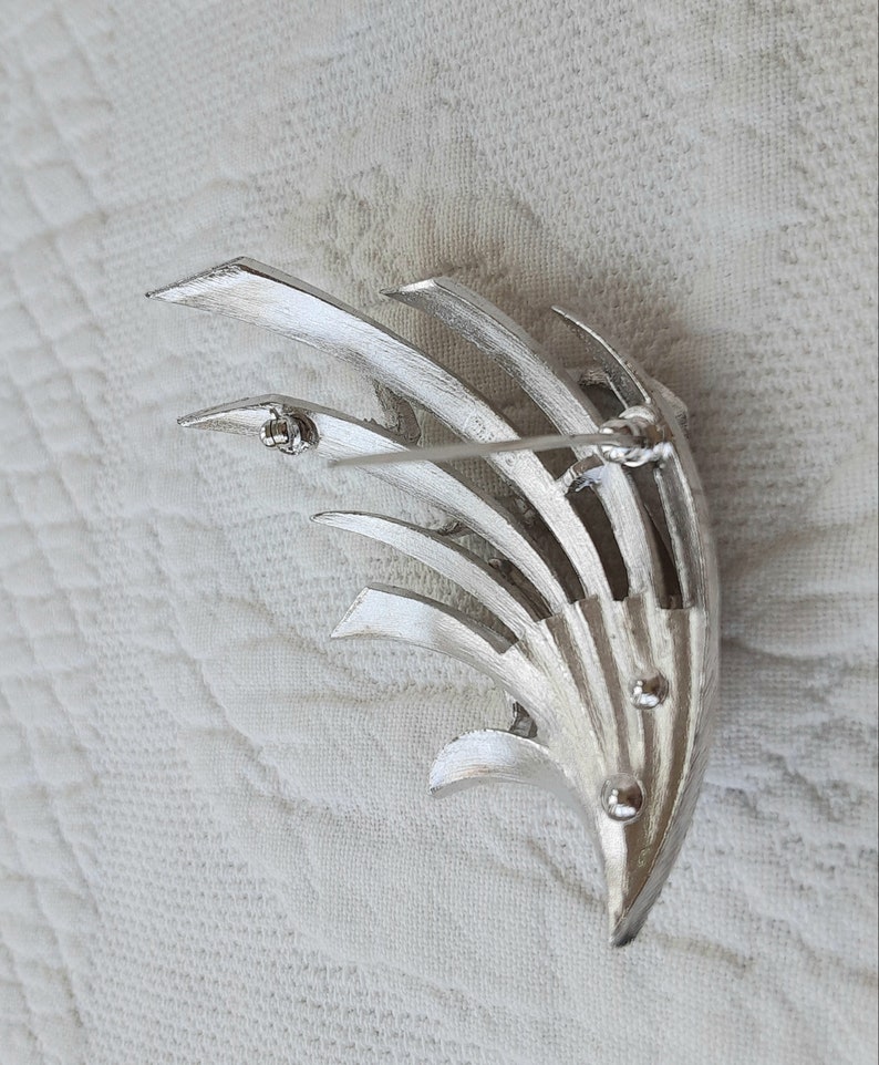Trifari Signed Brooch Silver Tone Blades of Grass Seaweed Pin Textured /& Shiny Vintage