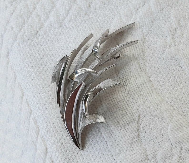 Trifari Signed Brooch Silver Tone Blades of Grass Seaweed Pin Textured /& Shiny Vintage