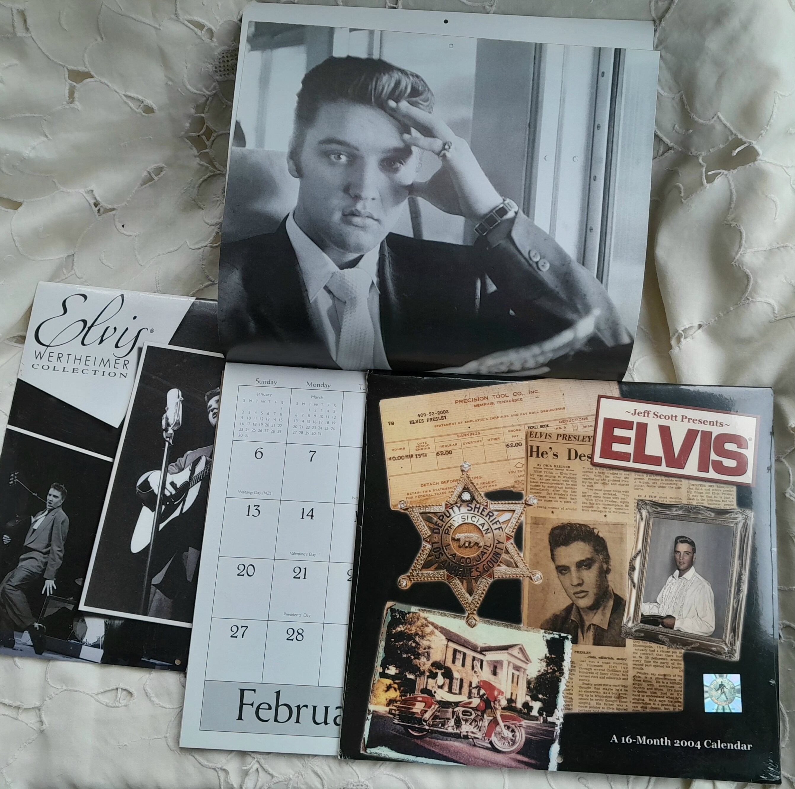 Elvis Presley Lot, Umbrella, Calendars, Tins, Trading Cards